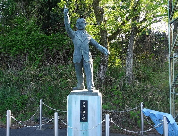 愛知池漕艇場 鎧塚一氏の銅像