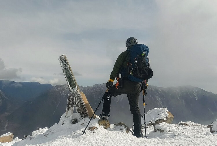 モンベルスノースパイク10を焼岳登山で使ってみた