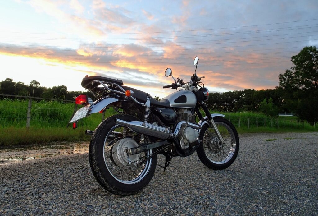 HONDA CL400 バイクのある風景 DSC-WX500で撮影