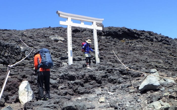 富士登山に必要な装備・道具　夏山シーズン