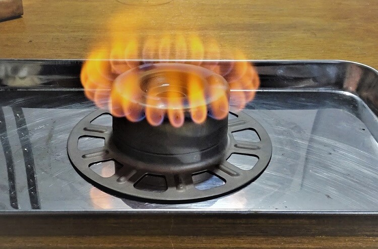 バーゴ　デカゴンストーブのメリット　サイドバーナーの炎が美しい